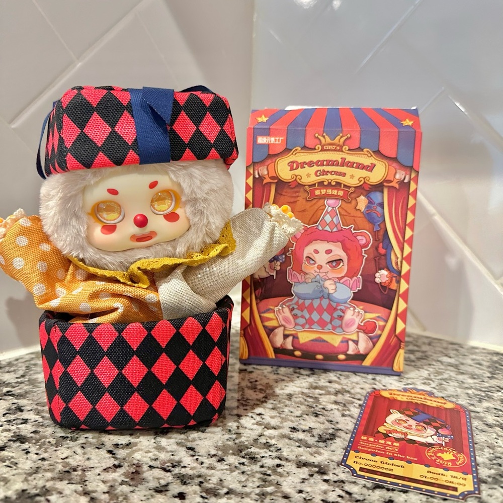 Cino’s Dreamland Circus-Surprise in the Box - Picture 2 of 5